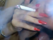 印尼賣婬女一邊抽煙一邊自摸指姦自瀆