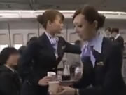 日本櫻花女優在飛機上做空中小姐